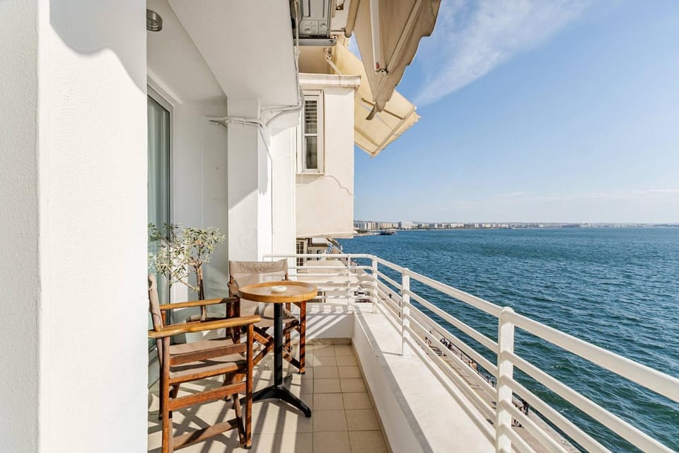 Baobloom Horizon - Seafront Apartment in the heart of Thessaloniki Apartment in Thessaloniki