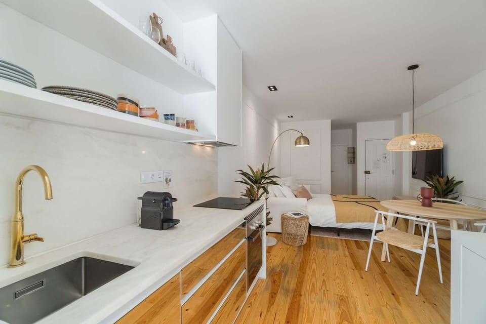 Ajuda Cozy Retreat with Patio Apartment in Lisbon