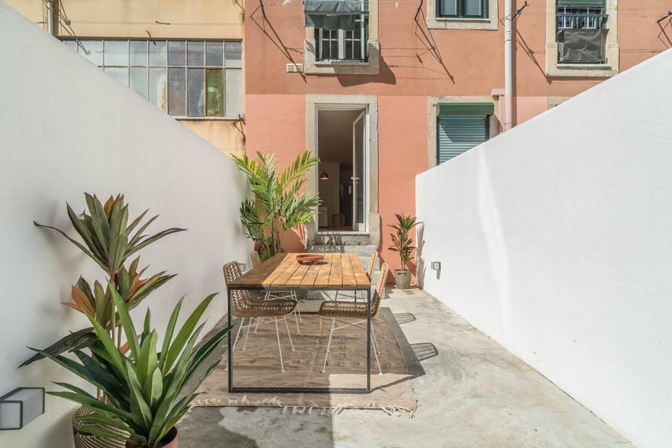 Ajuda Cozy Retreat with Patio Apartment in Lisbon