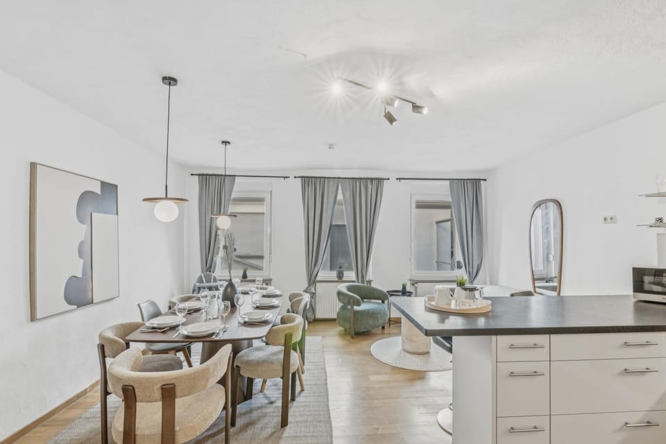 Kitchen or kitchenette, Living room, Seating area, Dining area