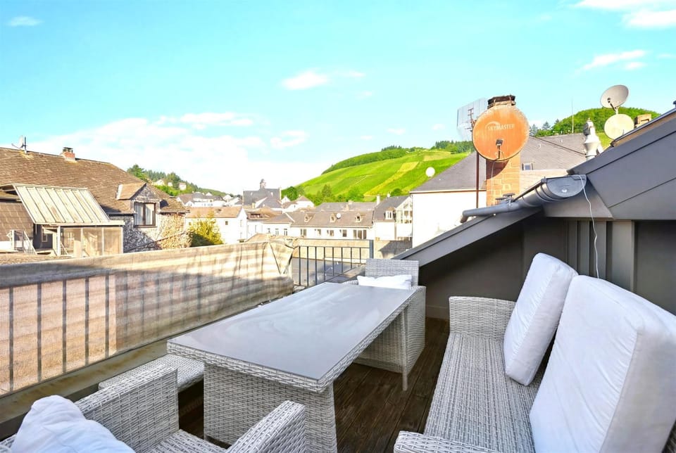 Day, Natural landscape, View (from property/room), Balcony/Terrace, Seating area, Mountain view