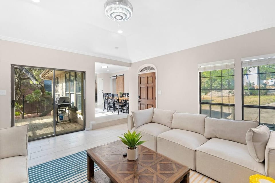 Patio, Living room