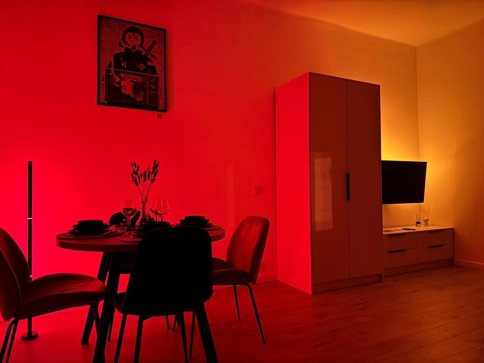 TV and multimedia, Living room, Seating area, Dining area