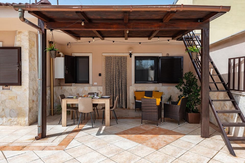 Property building, Patio, Facade/entrance, Summer, Garden, Garden view