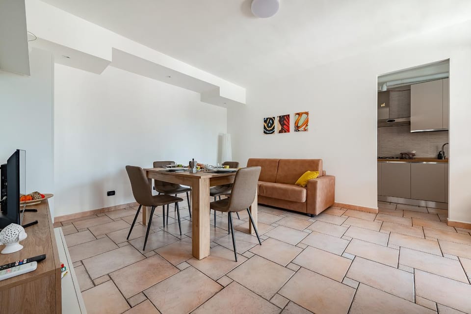TV and multimedia, Living room, Photo of the whole room, Seating area, Dining area, Lunch