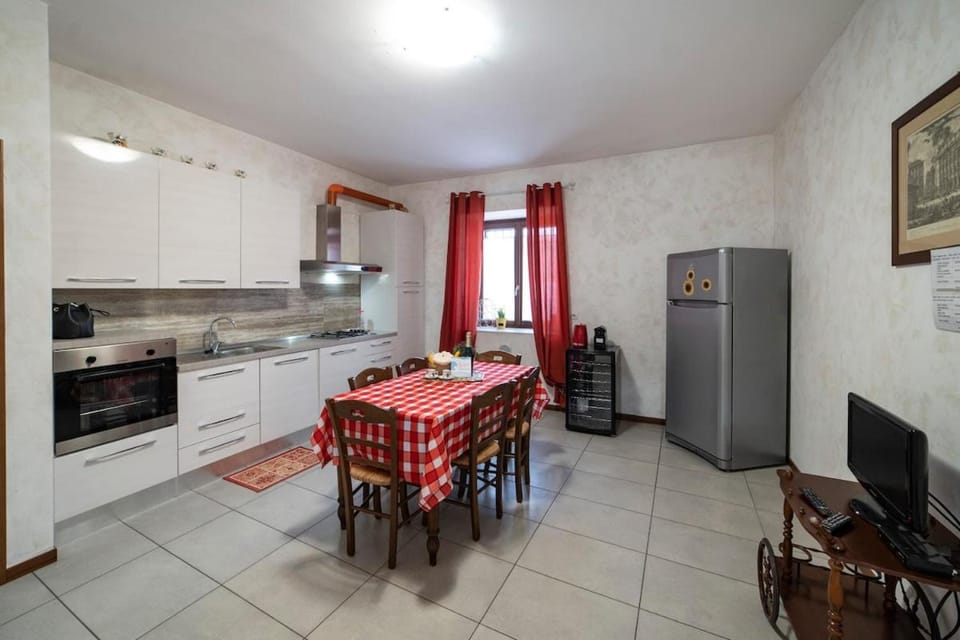 Kitchen or kitchenette, Dining area, dishwasher, minibar, oven, pet friendly, stove, toaster