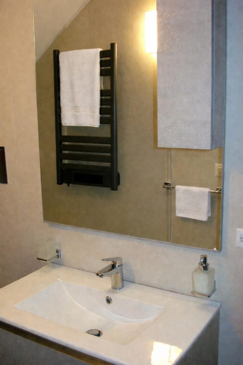 Bathroom, towels