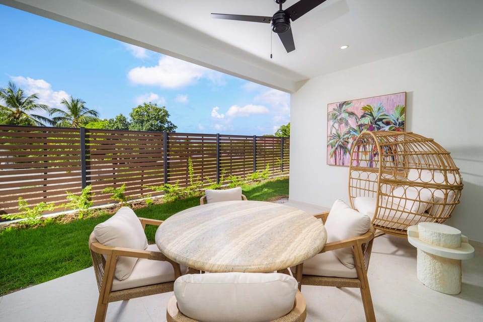 Elegant LUX 2BR 3mins to Beach Pool & Deck House in Saint James