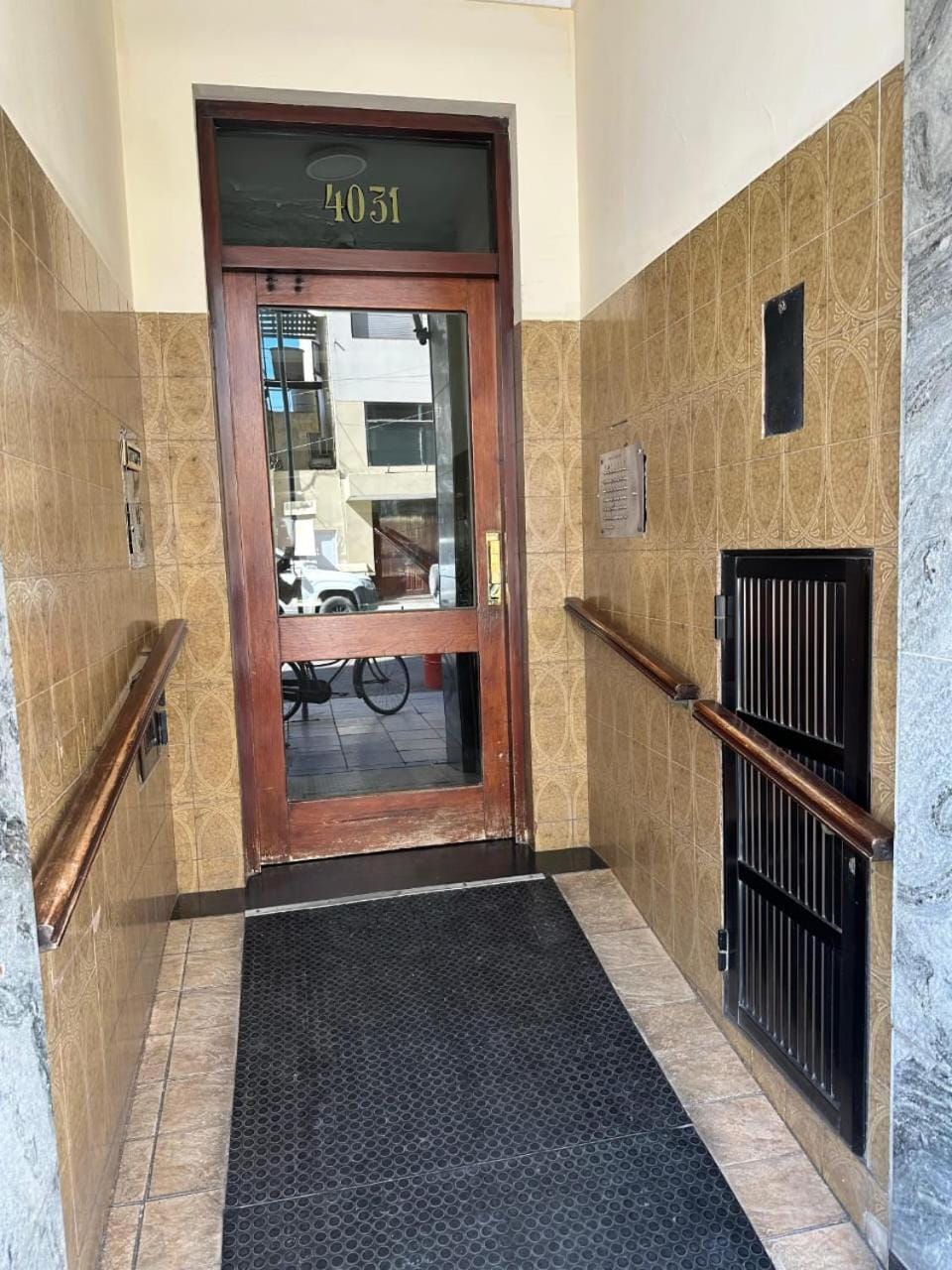 Facade/entrance