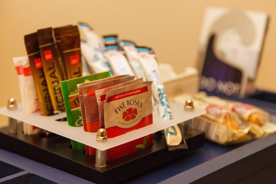 Coffee/tea facilities, Coffee/tea facilities, Food and drinks