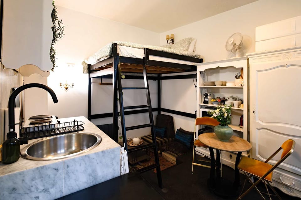Studio design Pigalle Montmartre Apartment in Paris