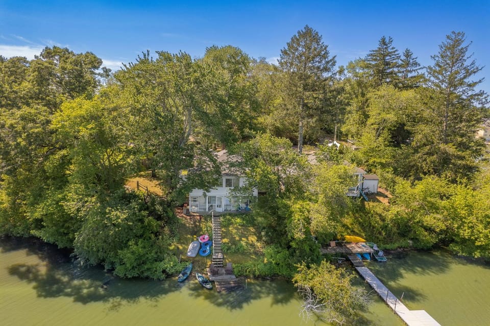 Family Lakefront Adventure House 3BR wFirepit & Scenic House in Plymouth