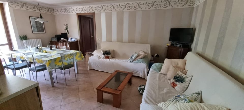 TV and multimedia, Living room, Seating area, Dining area, internet