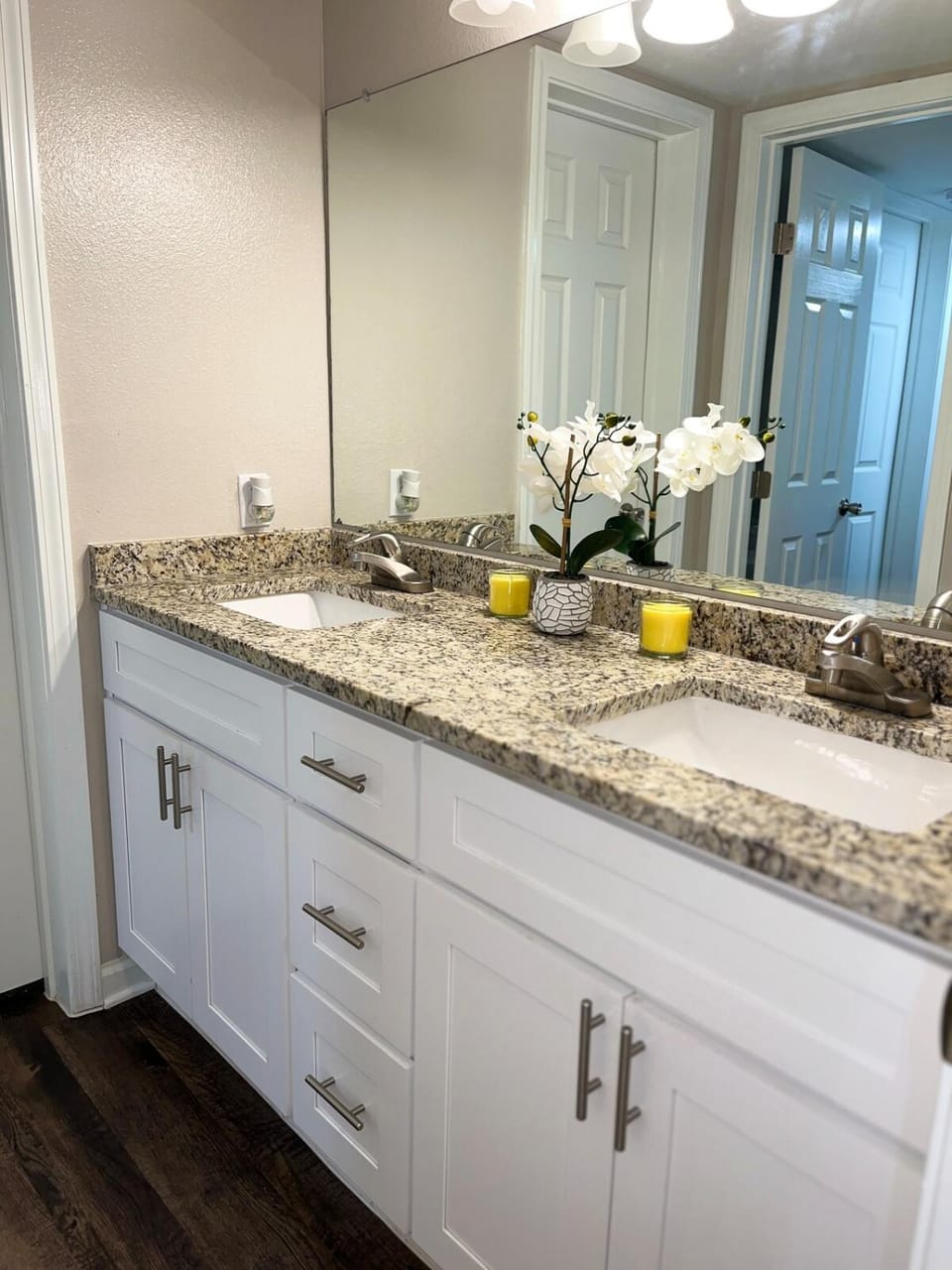 Stylish 2BR APT near downtown shopping IPTV Apartment in Dallas
