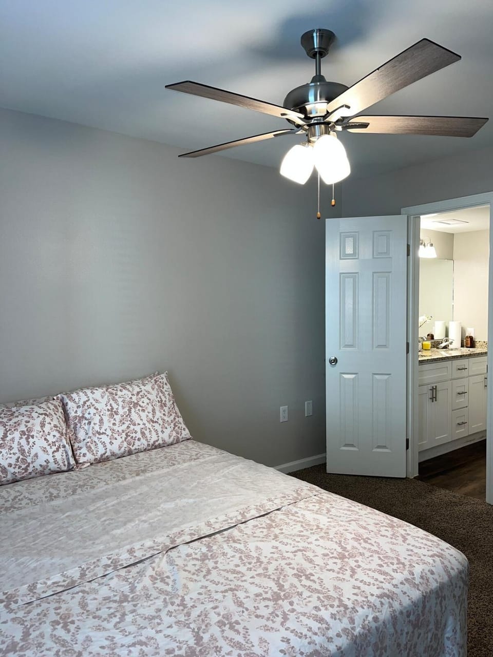 Stylish 2BR APT near downtown shopping IPTV Apartment in Dallas