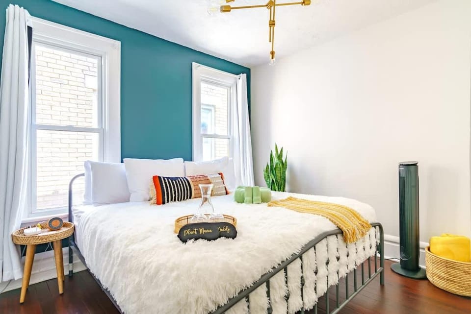 Jungle Casa by Jungle House Walkable to High Street Near Nationwide Arena Convention Center & OSU Private Parking Downtown & Short House in Short North