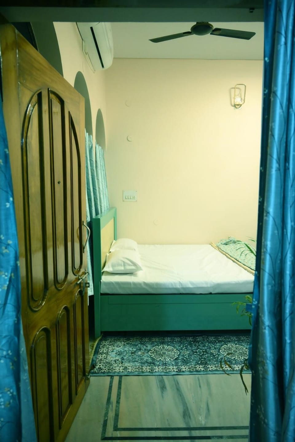 Archana Home Stay - 10 min from Baidhyanath Temple Apartment in West Bengal