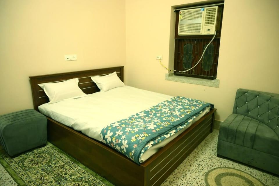 Archana Home Stay - 10 min from Baidhyanath Temple Apartment in West Bengal