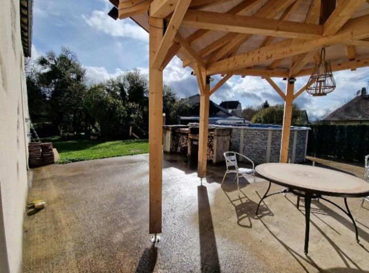 Patio, Swimming pool, sunbed