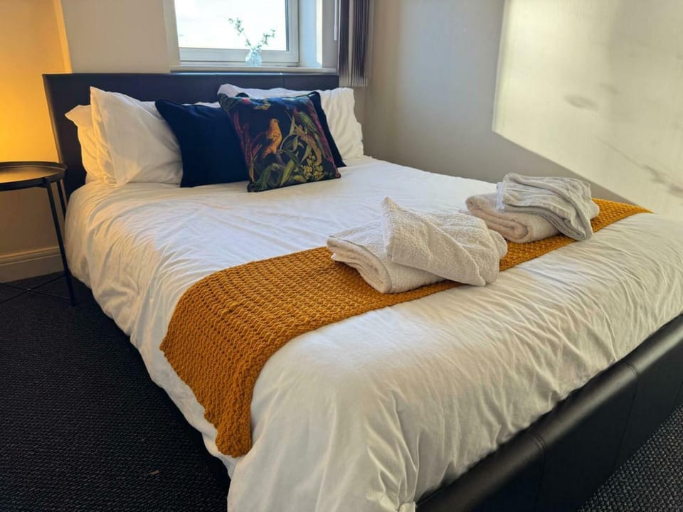 Spacious 2BDR Central Flat with Parking Apartment in Sheffield