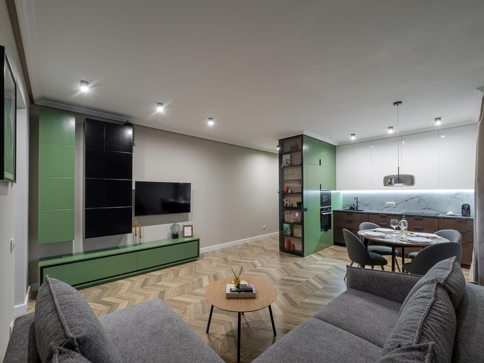 TV and multimedia, Kitchen or kitchenette, Living room, Seating area, Dining area, oven, stove