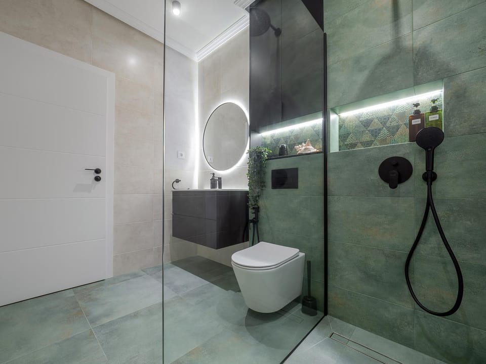 Shower, Bathroom, Spa and wellness centre/facilities