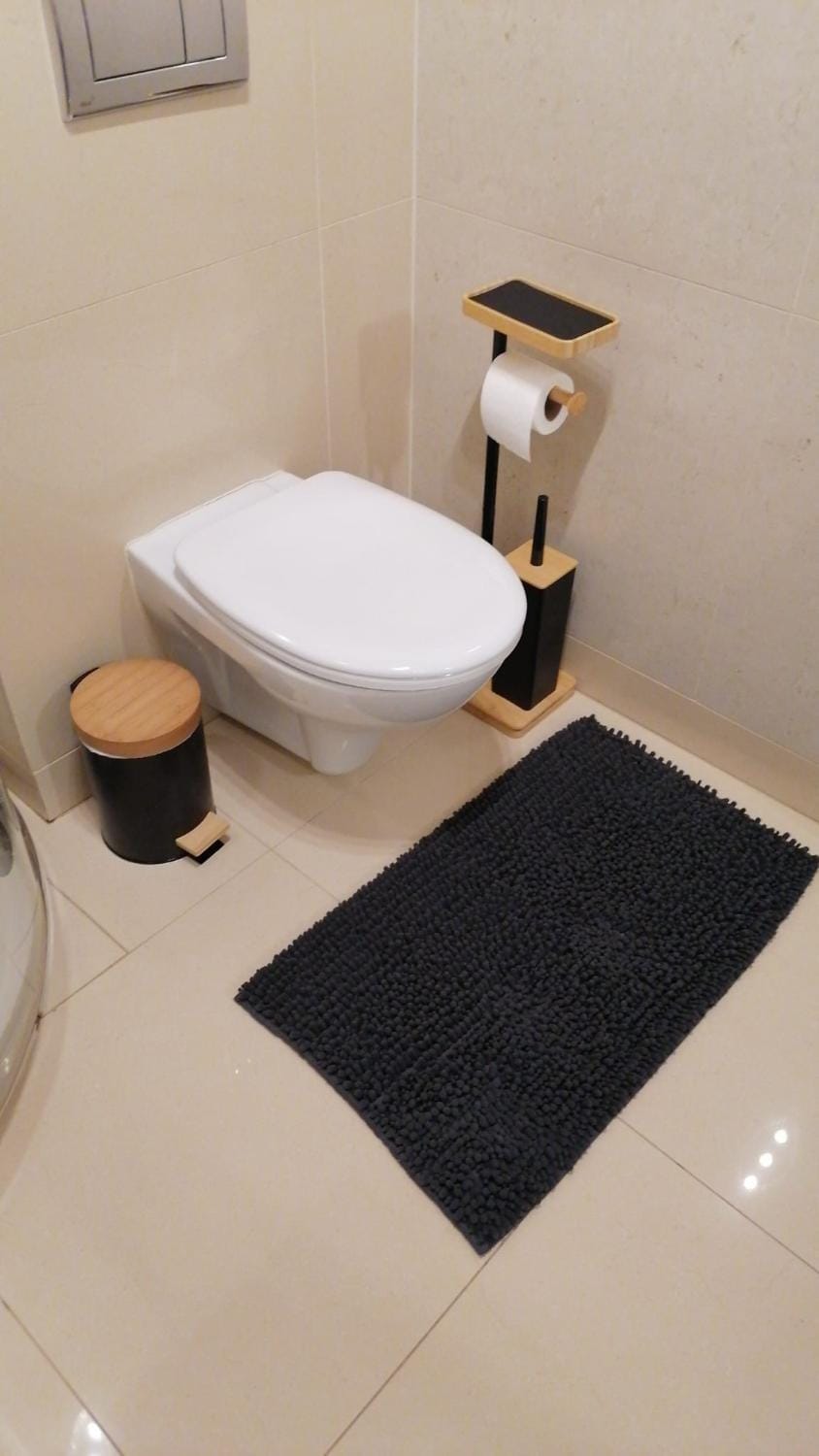 Bed, Bathroom