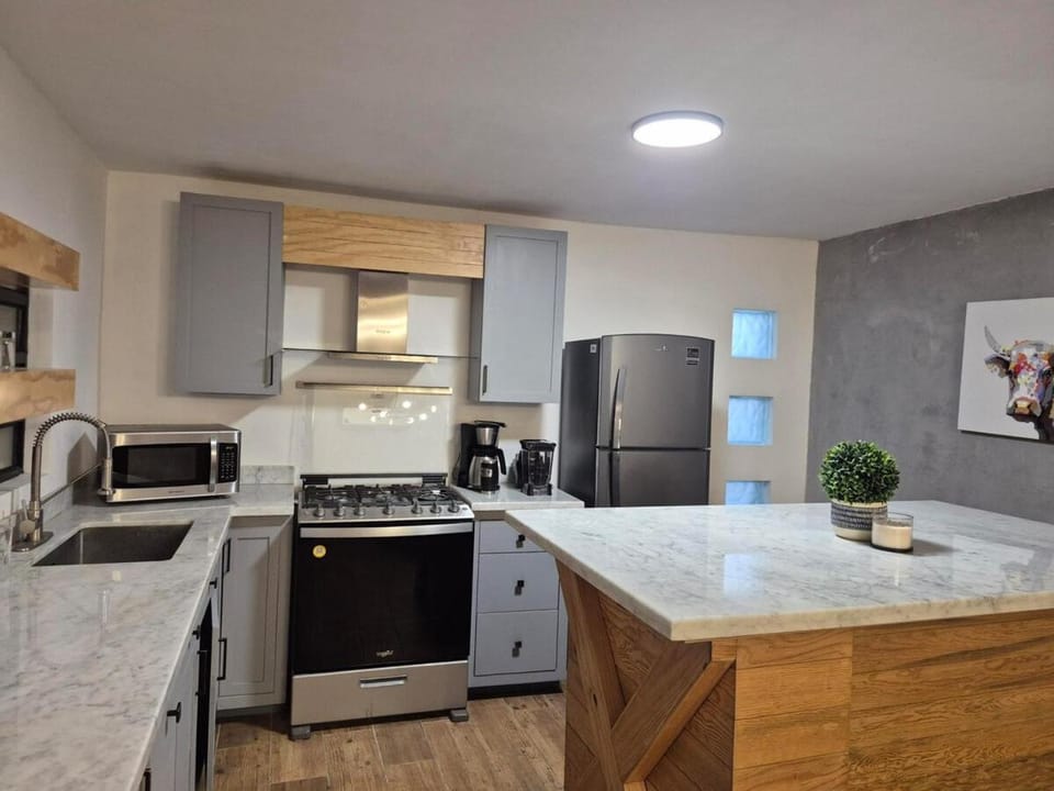 Modern Industrial Artsy Apt Remodel Secure Apartment in Brownsville