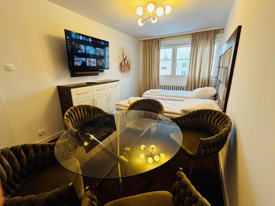 Communal lounge/ TV room, Bed, Darts, TV and multimedia, Living room, Photo of the whole room, Seating area, Evening entertainment, Bedroom