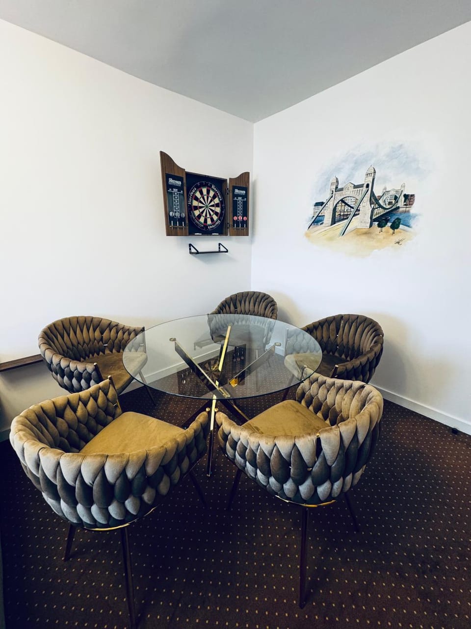 Darts, Living room, Dining area, Evening entertainment