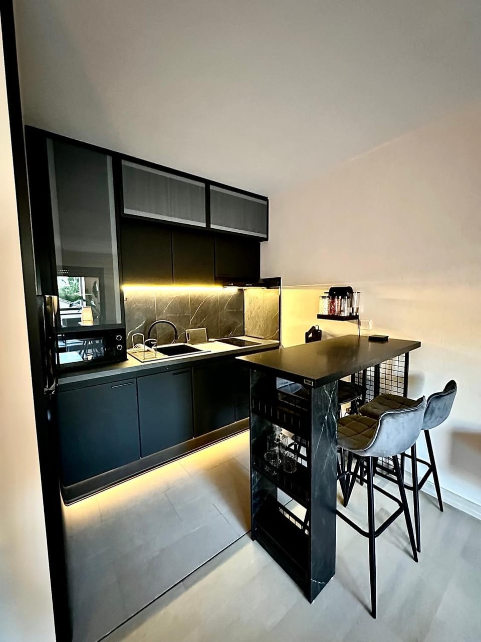 Lounge or bar, kitchen