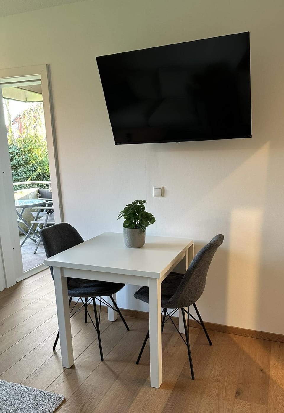 TV and multimedia, Dining area