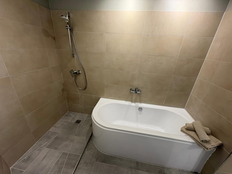 Shower, Bath