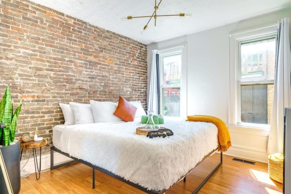 Jungle Gem by Jungle House Private Parking Reviews Downtown & Short North Walk to High Street Near OSU Convention Center & Nationwide Arena House in Short North