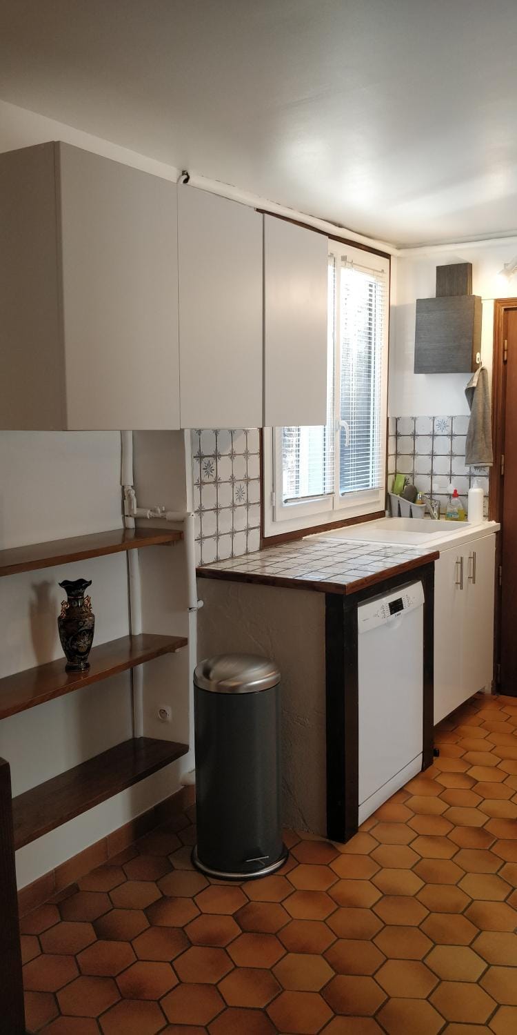 Kitchen or kitchenette, dishwasher