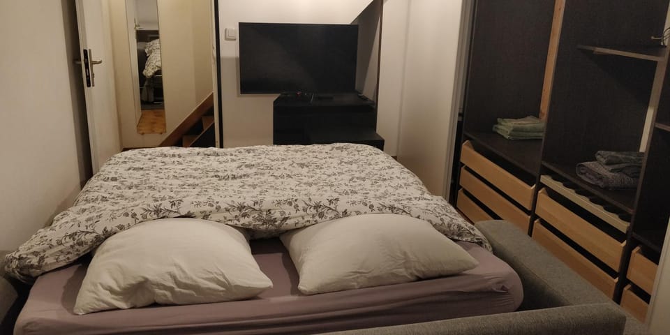 Bed, Bedroom