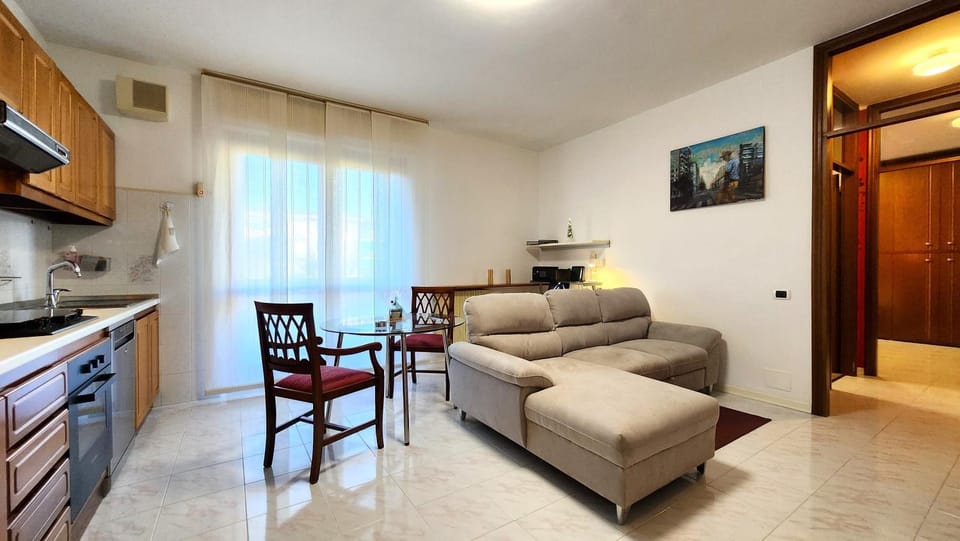 TV and multimedia, Balcony/Terrace, Kitchen or kitchenette, Living room, Seating area, Dining area, flat iron, internet, pet friendly, stove, kitchen