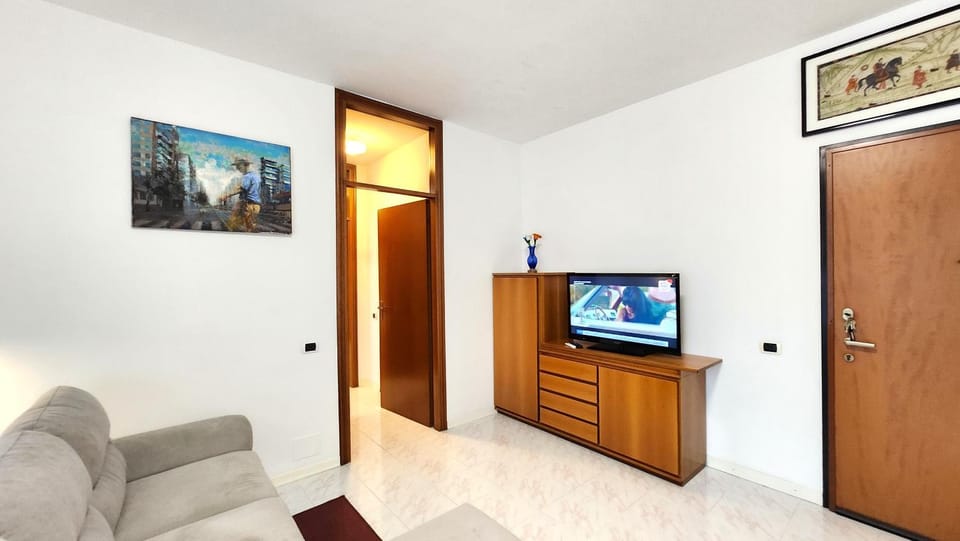 TV and multimedia, Living room, Seating area, Evening entertainment, wardrobe