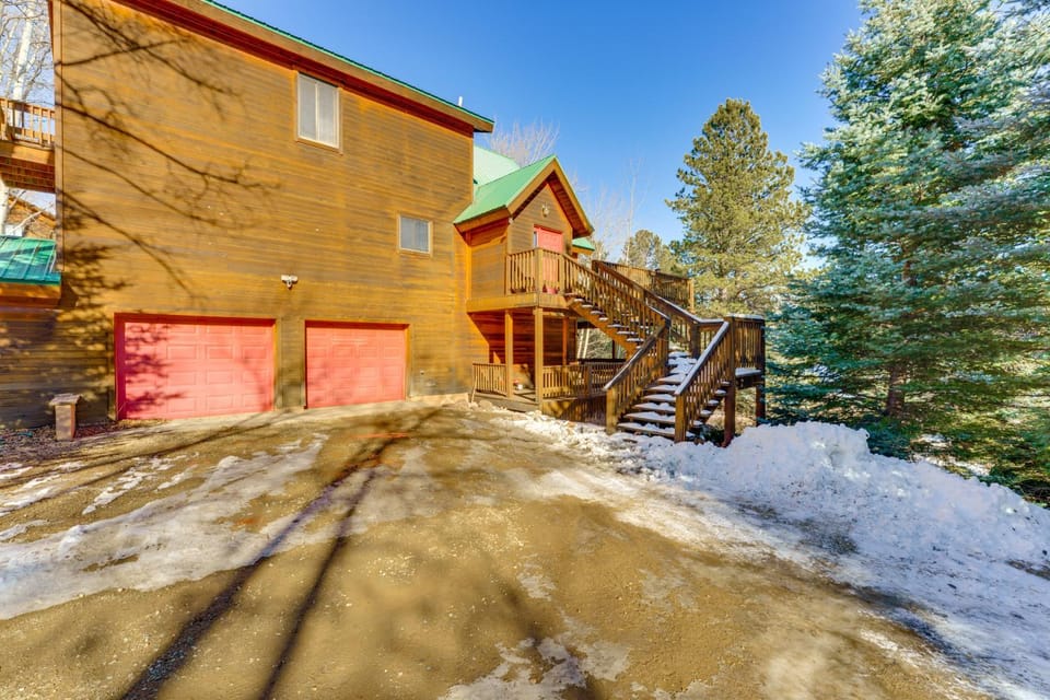 3 Mi to Angel Fire Resort! Quaint Apt on 2 Acres Apartment in Angel Fire