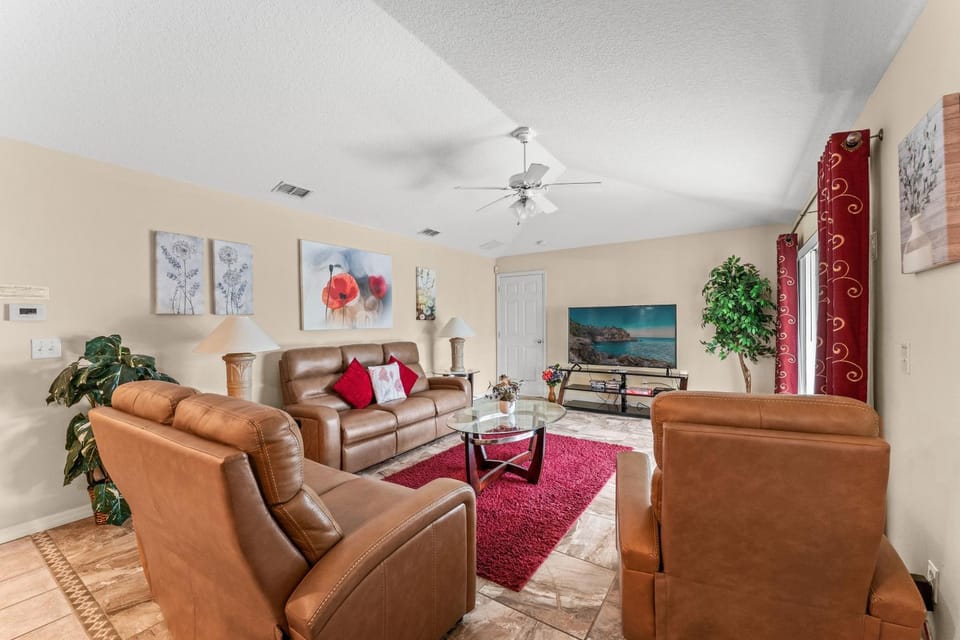 TV and multimedia, Seating area, Family