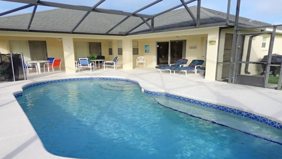 Patio, Balcony/Terrace, Pool view, Swimming pool, sunbed