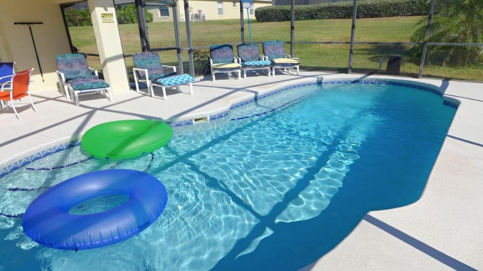 Balcony/Terrace, Swimming pool, sunbed