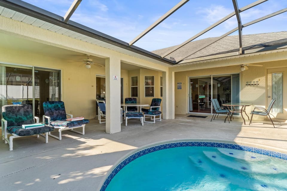 Patio, View (from property/room), Balcony/Terrace, Balcony/Terrace, Pool view, Swimming pool, sunbed