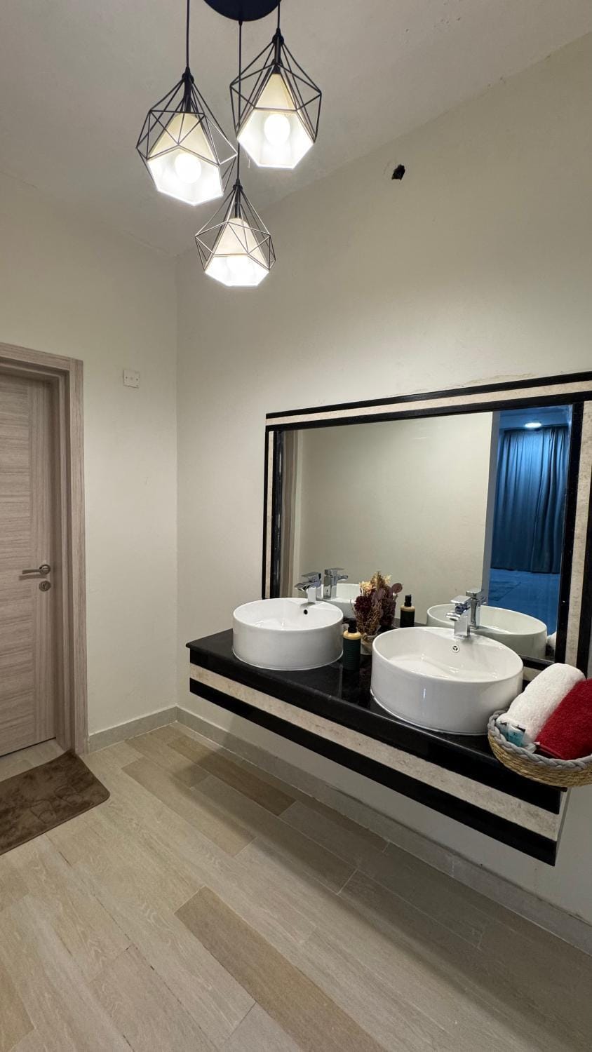 Bathroom, towels