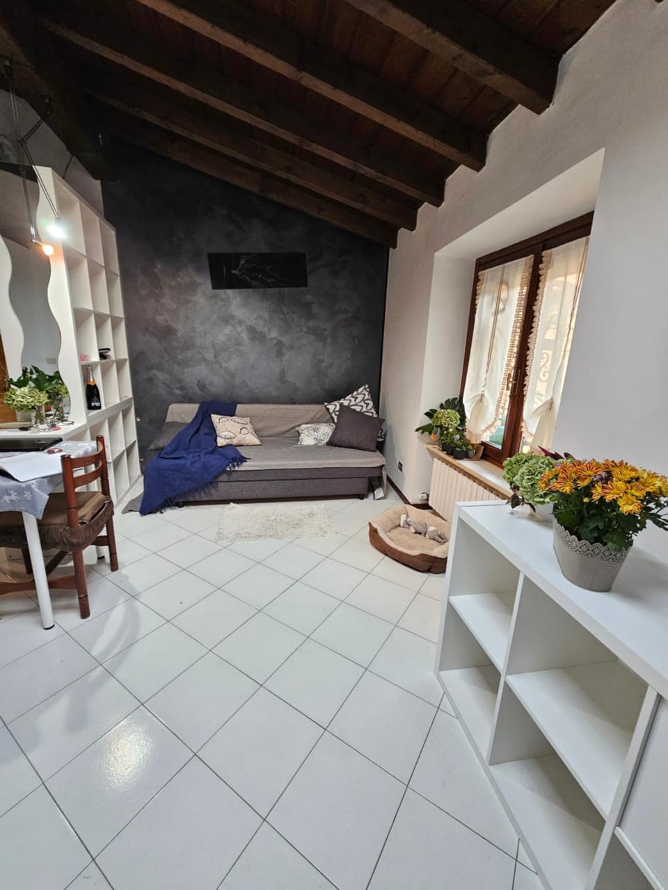 Living room, Photo of the whole room, Seating area, Dining area