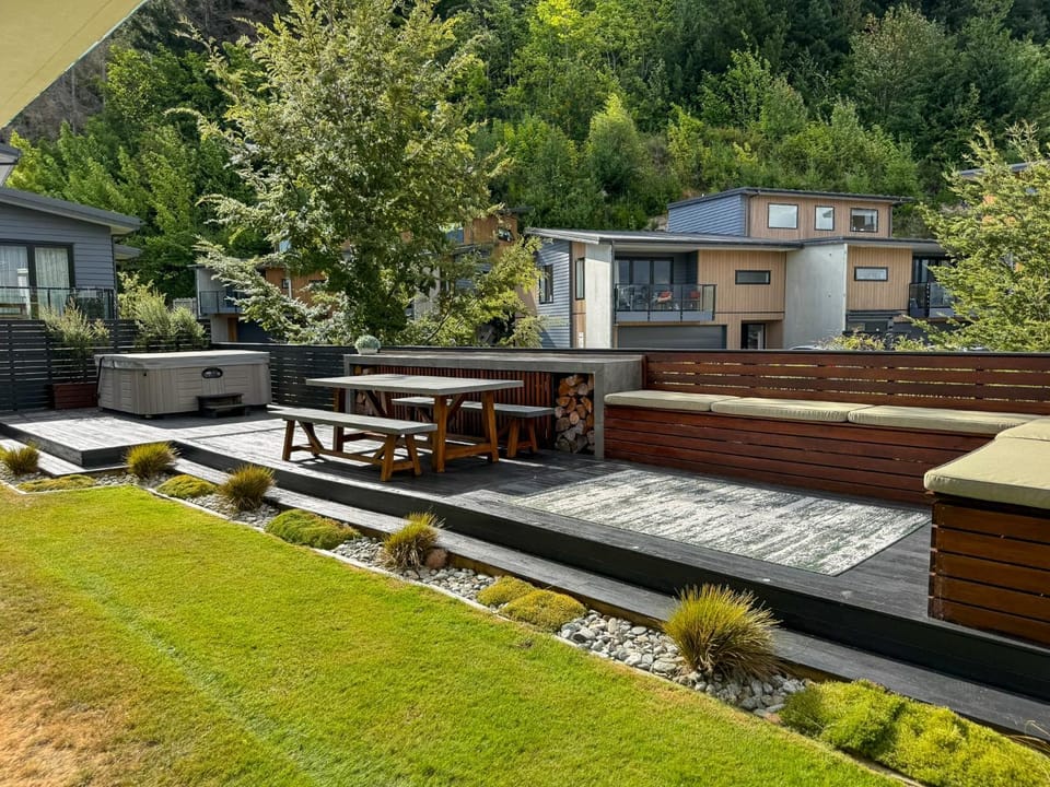 Patio, Seating area
