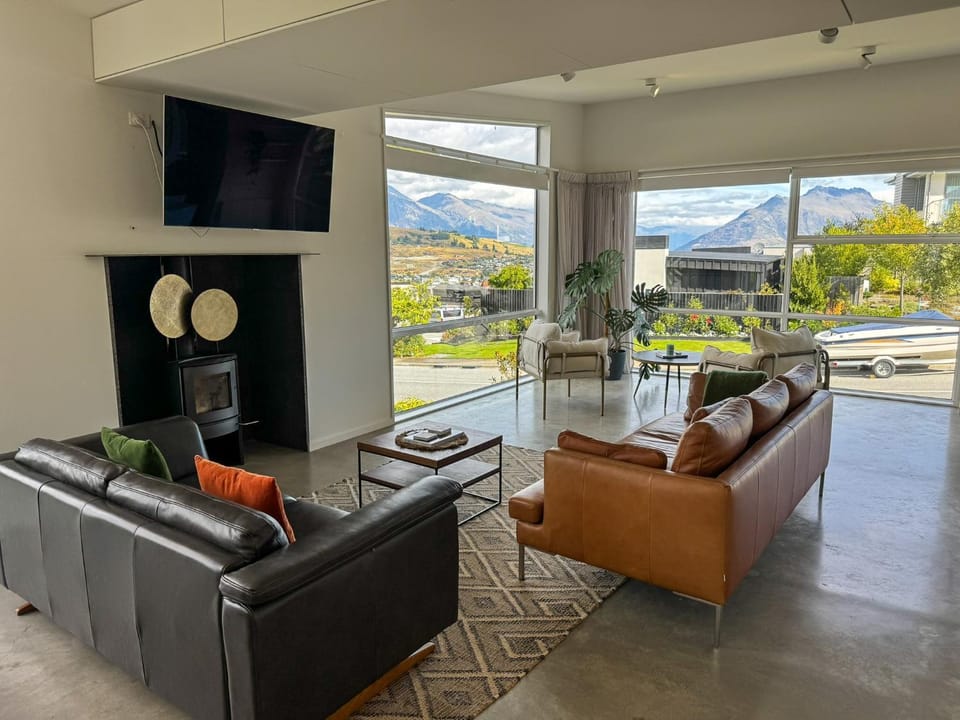 Communal lounge/ TV room, fireplace