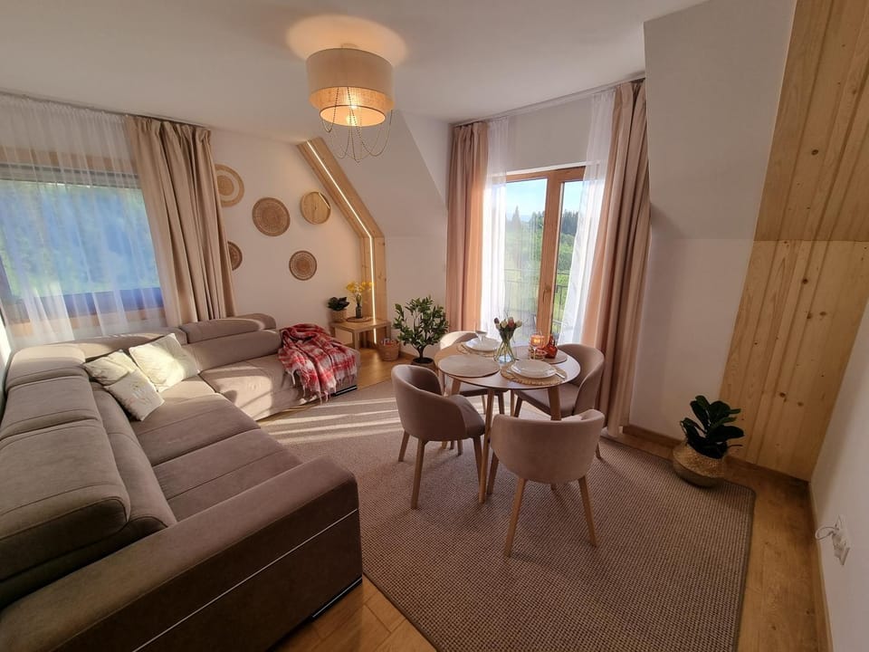 Photo of the whole room, Seating area