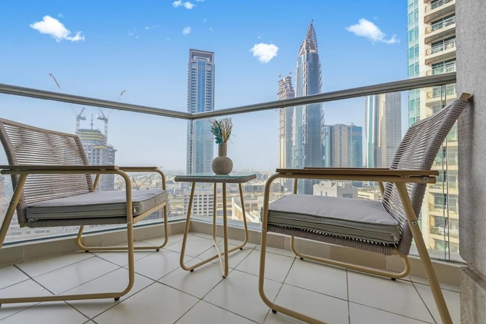 Modern 1 Bed in the Heart of Downtown 5 mins walk from Burj Khalifa and Dubai Mall Apartment in Dubai