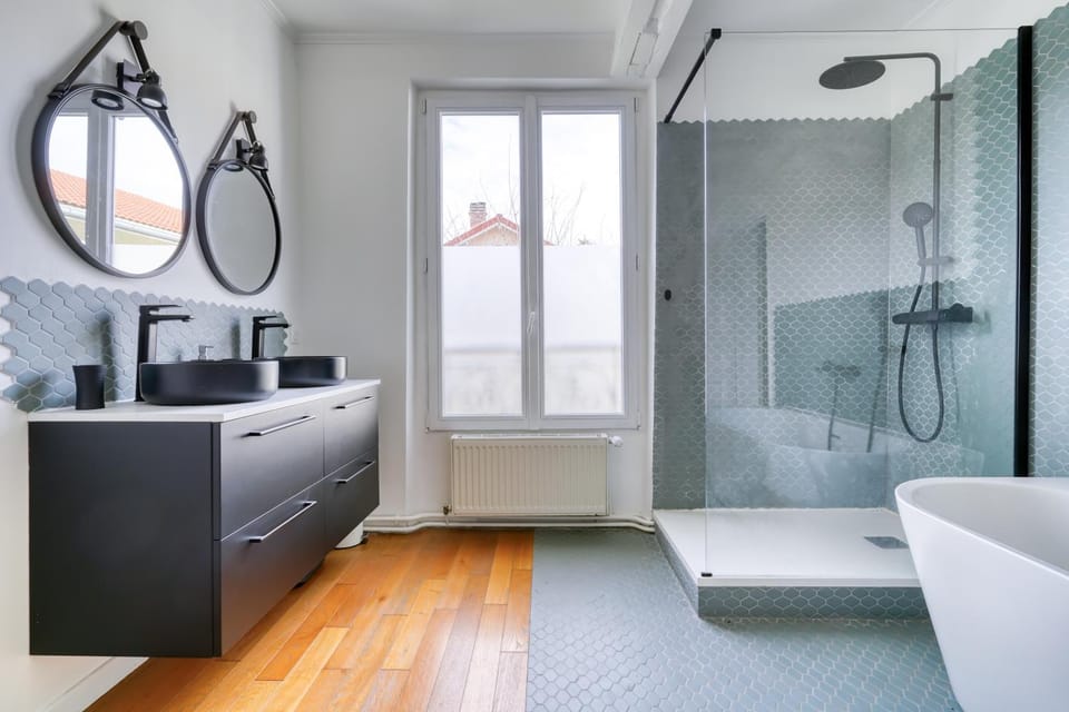 Shower, Toilet, Bathroom, Bath, towels